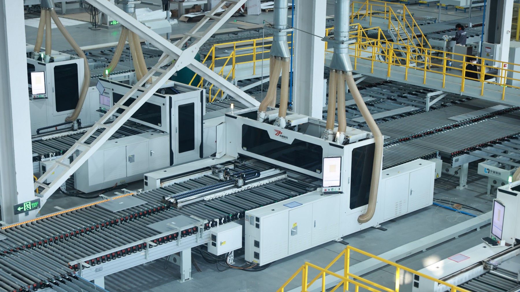 Digital design data connects front-end planning, intelligent order scheduling, and equipment-side production.